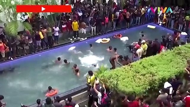 Para Demonstran Gembira Presiden Sri Lanka Mengundurkan Diri