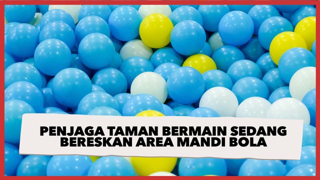 Viral Momen Penjaga Taman Bermain Sedang Bereskan Area Mandi Bola, Netizen Dibuat Kaget