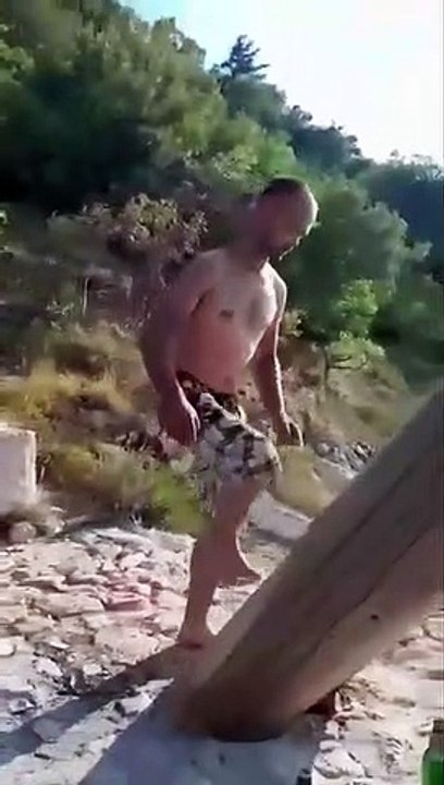 Ce spot pour plonger dans un lac est interdit mais il y va quand même