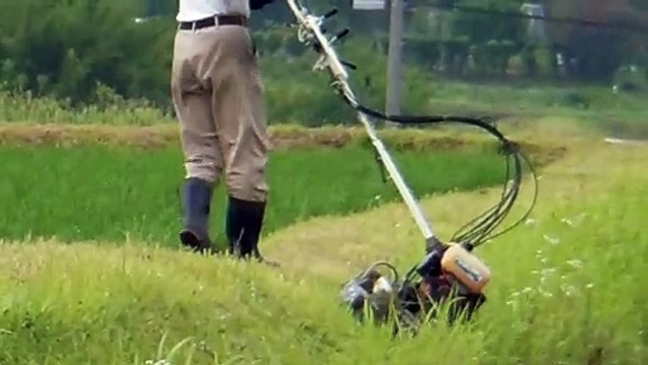 Clever Sideways Mower in Japan