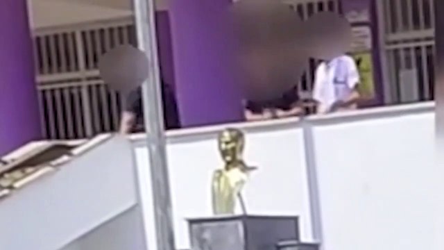 Atatürk büstüne çöp kutusu fırlatan çocuklar gözaltına alındı