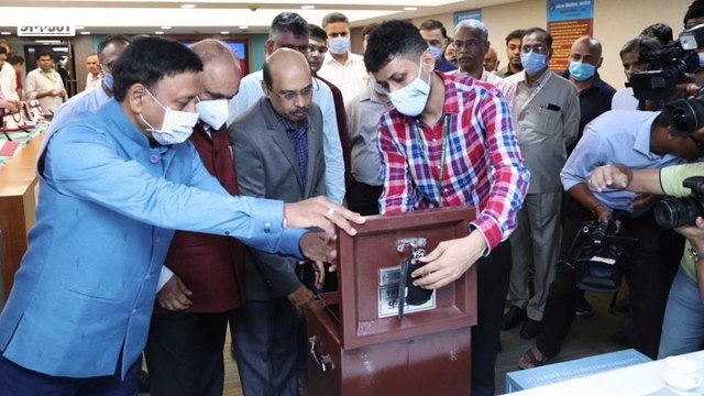 Presidential Election में Voting से पहले Mr. Ballot Box क्यों करते हैं हवाई जहाज़ में सफर | Uncut