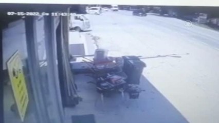 Tur minibüsü ile otomobil çarpıştı, 8 kişi yaralandı