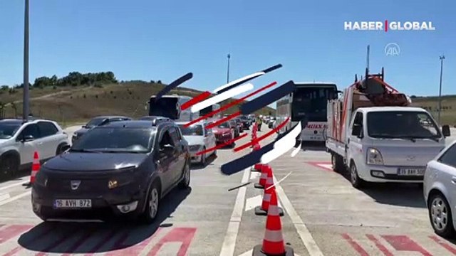 İstanbul-İzmir Otoyolu'nda tatilcilerin dönüş yoğunluğu