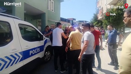 Ailesine kızdı! Bıçakla kendisini rehin aldı