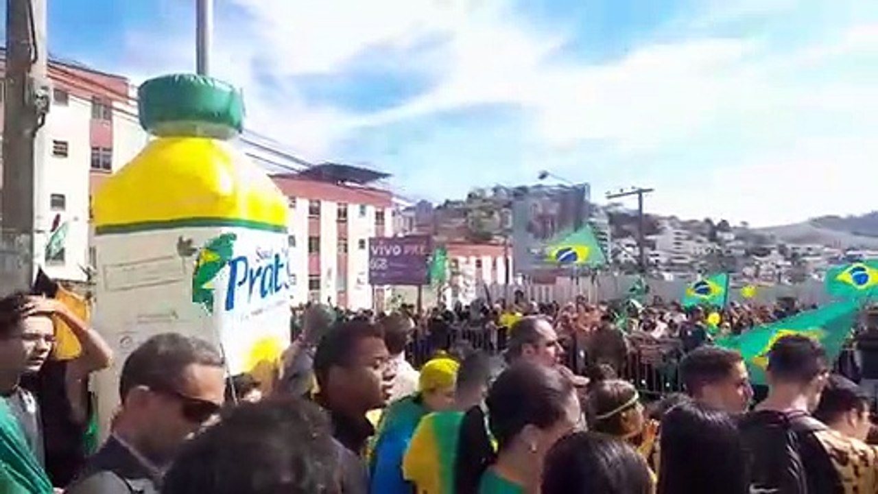 Bolsonaro é recepcionado aos gritos de "Lula Ladrão" na Assembleias de Deus