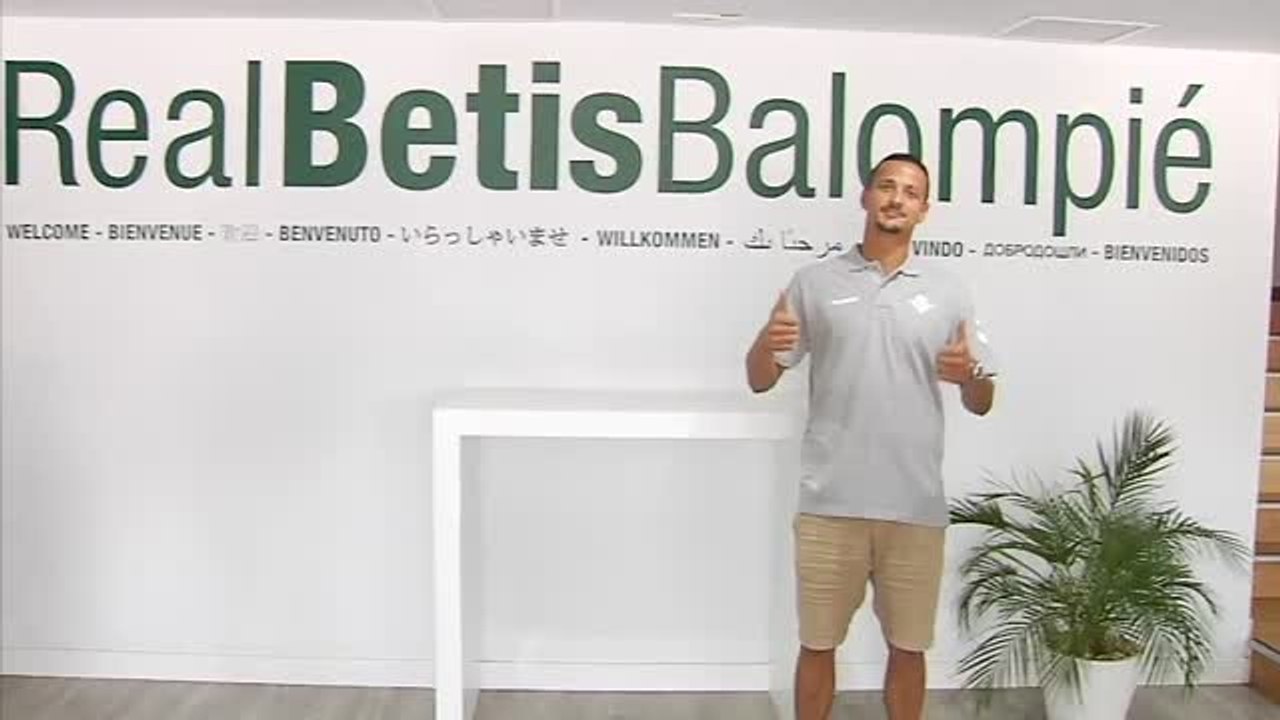 El Betis presenta a Luiz Felipe