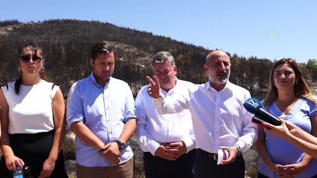 CHP'li Öztunç, Çeşme'de yanan alanda incelemelerde bulundu