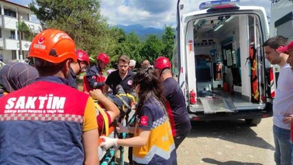 Son Dakika | Sakarya'da otomobil şarampole yuvarlandı: 6 yaralı