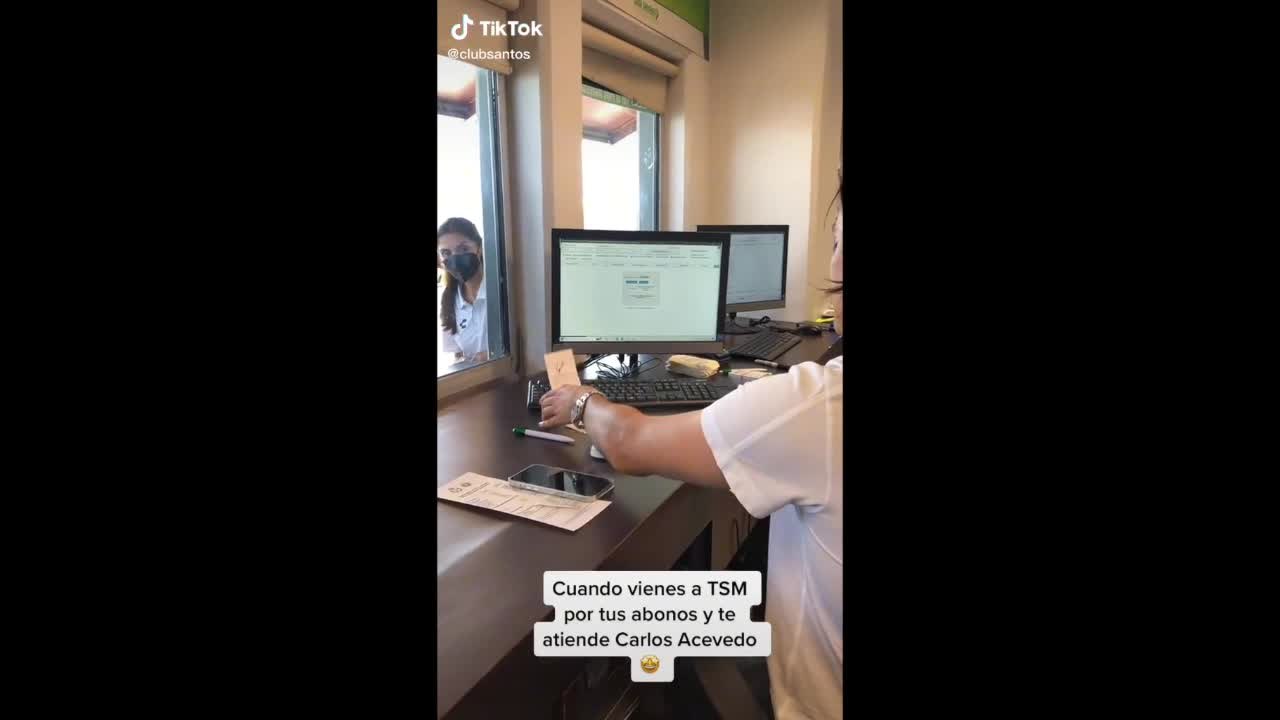Santos pone a Carlos Acevedo a vender boletos en la taquilla del TSM