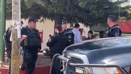 En Guanajuato policías enseñaron a usar armas de fuego a los alumnos de una escuela