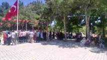 15 Temmuz Şehidi Ömer Halisdemir'in Kabrine Ziyaretçi Akını