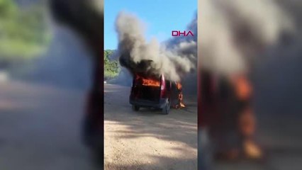 Maltepe'de hafif ticari araç alev alev yandı