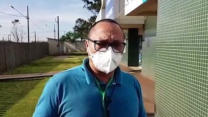 Usuários da USF Santos Dumont homenageiam recepcionista pelo ótimo atendimento