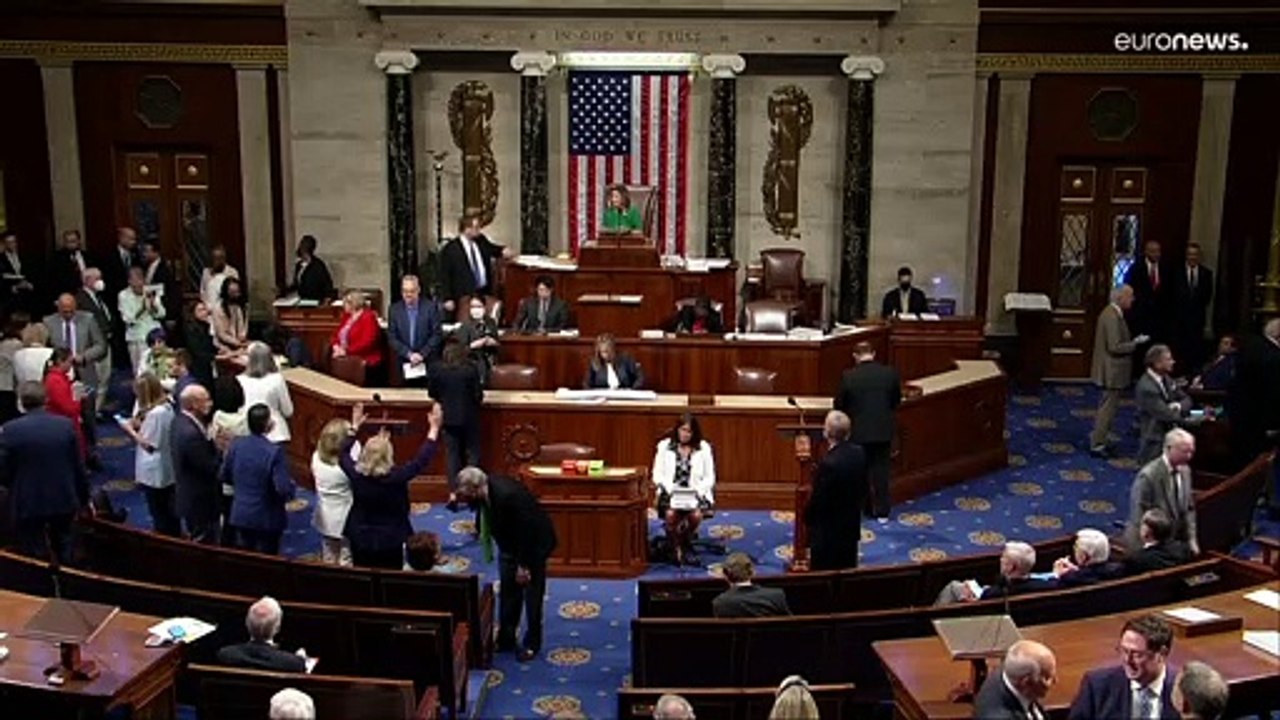 Nancy Pelosi guida la campagna per ripristinare l'accesso all'aborto in America