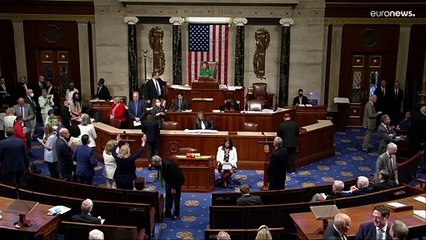 Nancy Pelosi guida la campagna per ripristinare l'accesso all'aborto in America