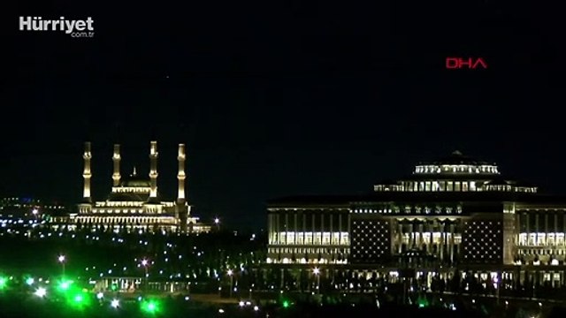 15 Temmuz'un yıl dönümünde saat 00:13'te tüm camilerden sela okundu