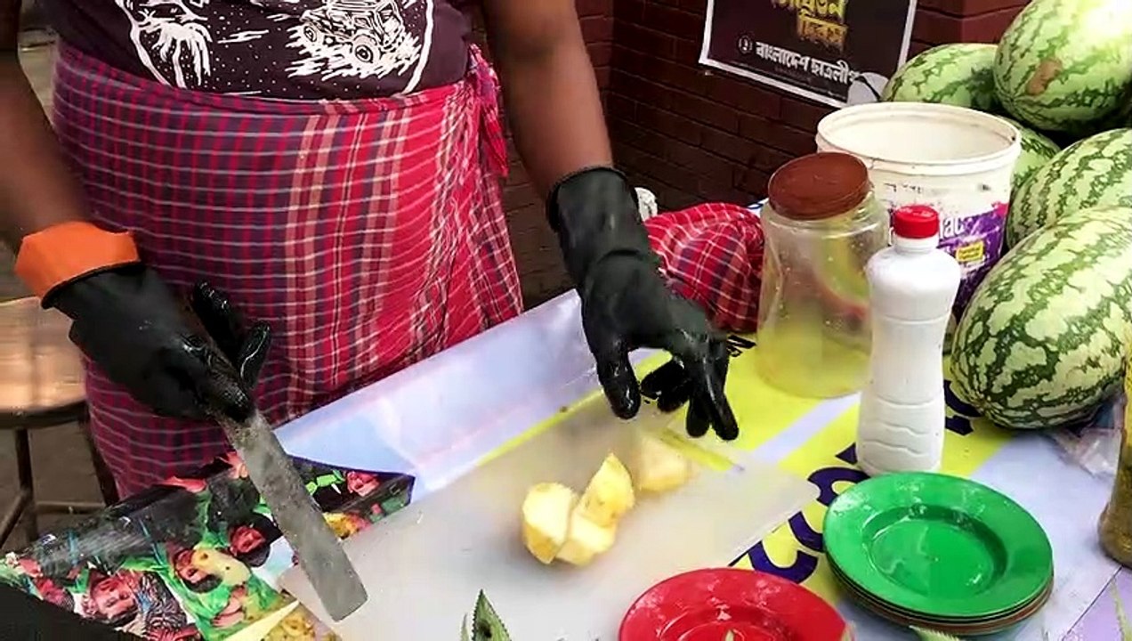 This Man Has Very Beautifully Decorated Fruit Vendor l Masala Pineapple with Unique Spices