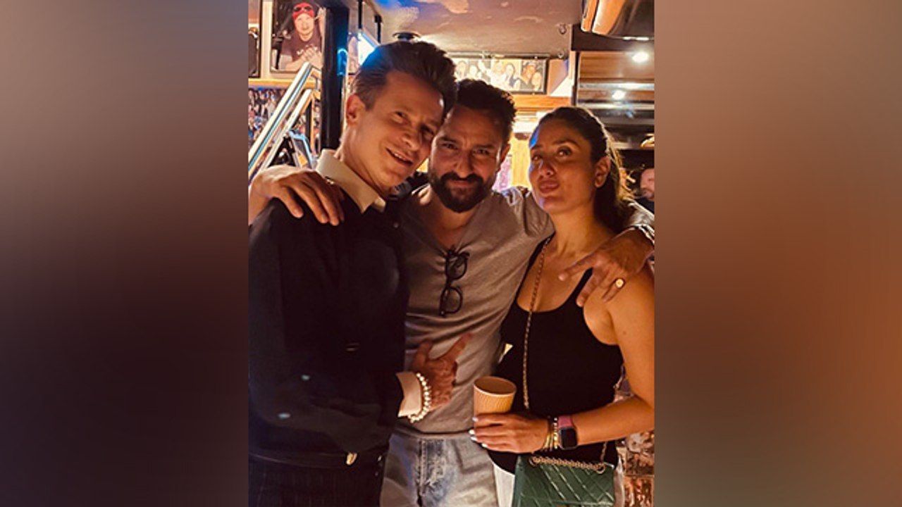Kareena Kapoor Third Pregnancy Reveal, Baby Bump लाख छुपाने के बावजूद दिखा । Boldsky *Entertainment