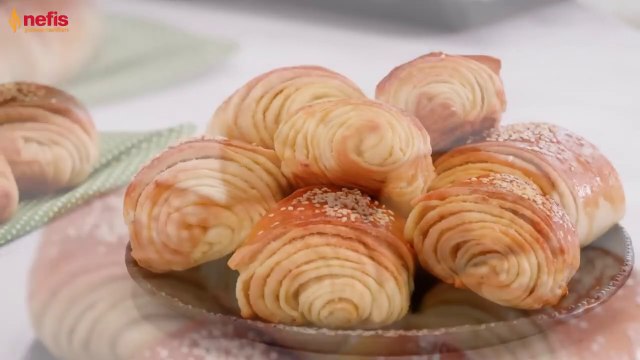 BÜTÜN TEPSİ ANINDA BİTTİ Yumuşacık Tahinli Poğaça Tarifi