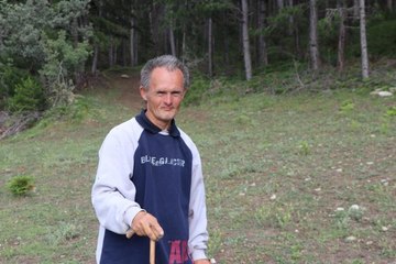 Engelli oğluyla 40 yıldır çobanlık yapıyor