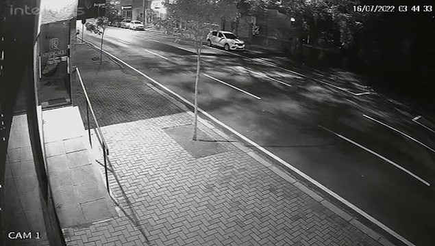 Imagens mostram acidente entre dois veículos na Rua Erechim