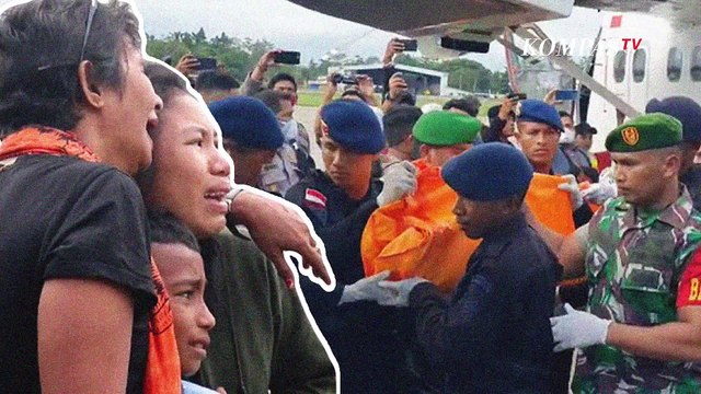 Isak Tangis Keluarga Iringi Proses Evakuasi 11 Warga Sipil Korban Penembakan KKB Nduga