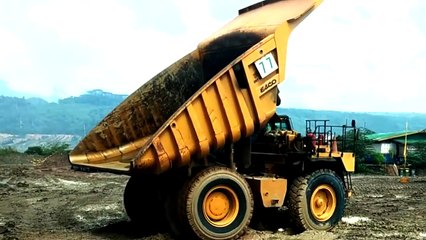 Los Accidentes y Problemas Mecánicos de los Camiones más Grandes del Mundo