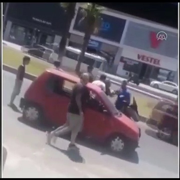 Tartıştığı sürücüyü bel kündesi ile hastanelik eden kişi serbest bırakıldı