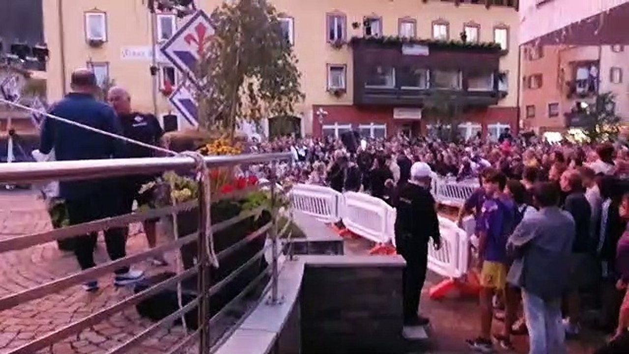 Moena, i tifosi aspettano la presentazione della Fiorentina - di Angelo Giorgetti