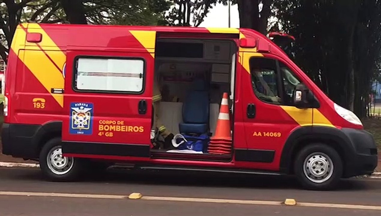 Mulher fica ferida ao sofrer acidente de bicicleta na Avenida Brasil