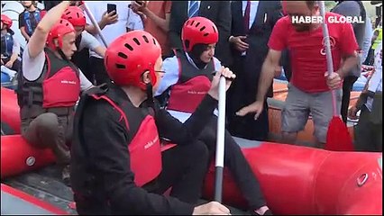 Cumhurbaşkanı Yardımcısı Oktay ile Bakan Kirişci rafting yaptı
