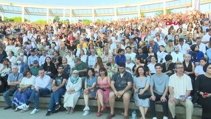 İSTANBUL-SABANCI ÜNİVERSİTESİ'NDE MEZUNİYET SEVİNCİ