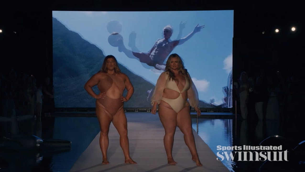 Sisters Hunter and Michaela McGrady Walk Together in SI Swimsuit Miami Beach Runway Show