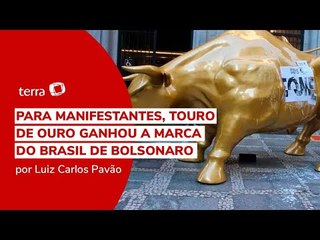'Touro de Ouro' da B3 é alvo de protesto contra a fome em SP