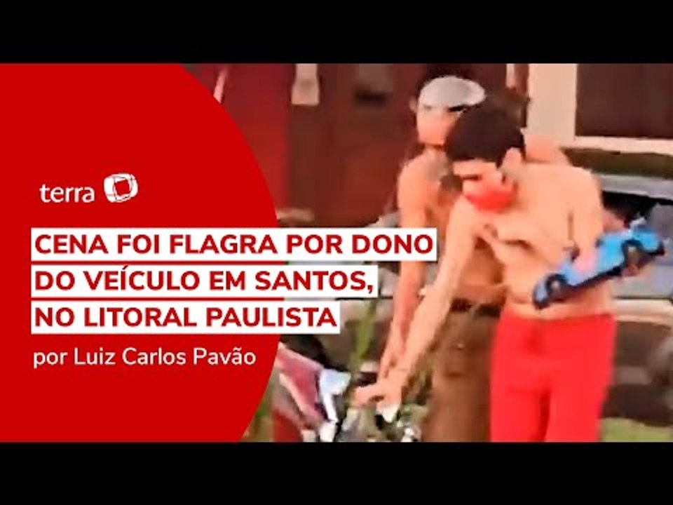 Pai mostra Fusca para filho cego e vídeo viraliza na web