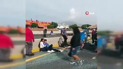 Meksika'da minibüs takla attı: 1 ölü, 17 yaralı