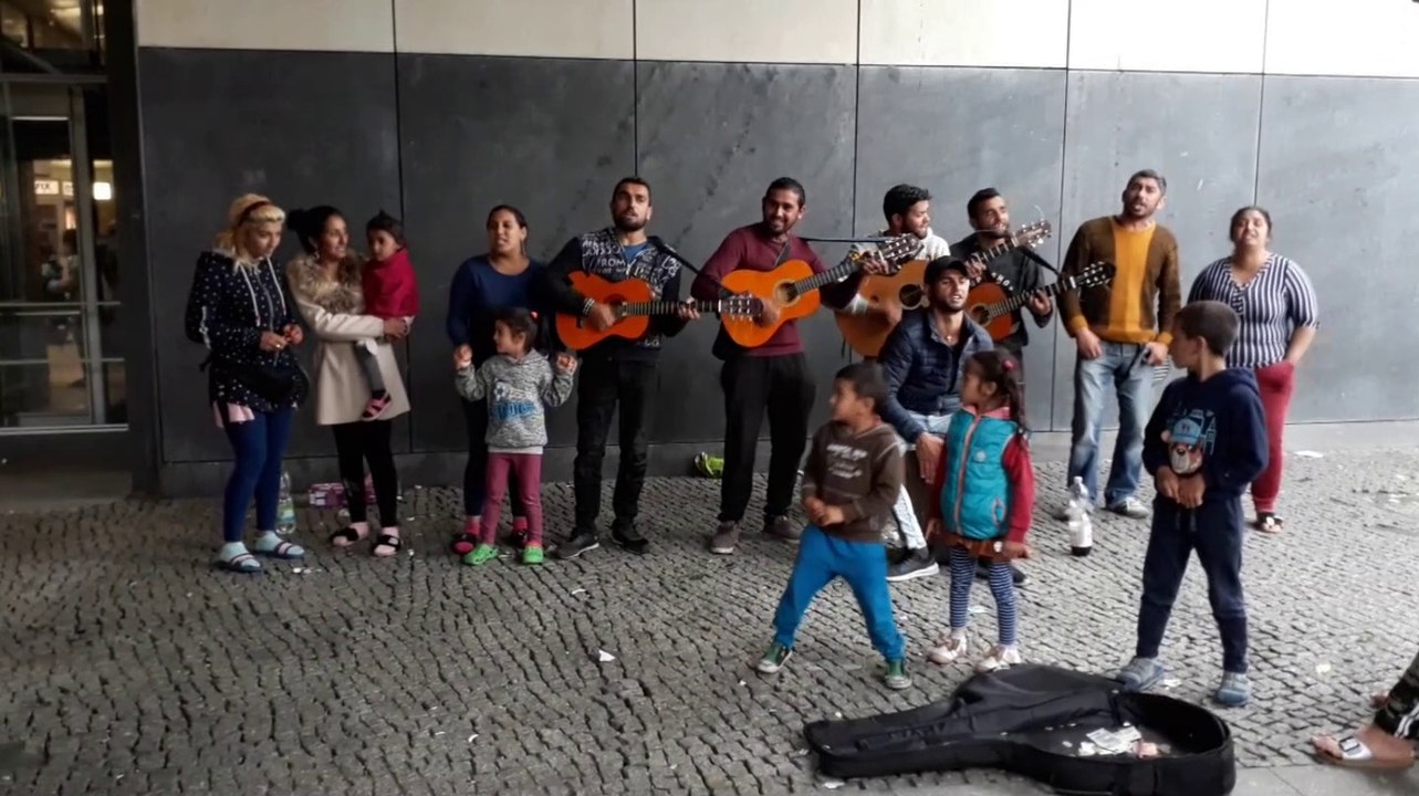 Ferne Klänge am S-Bahnhof Alexanderplatz