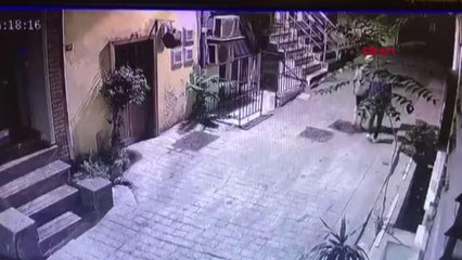 İSTANBUL-BEYOĞLU'NDA MASKE KULLANAN HIRSIZ KOLUNDAKİ DÖVME SAYESİNDE YAKALANDI