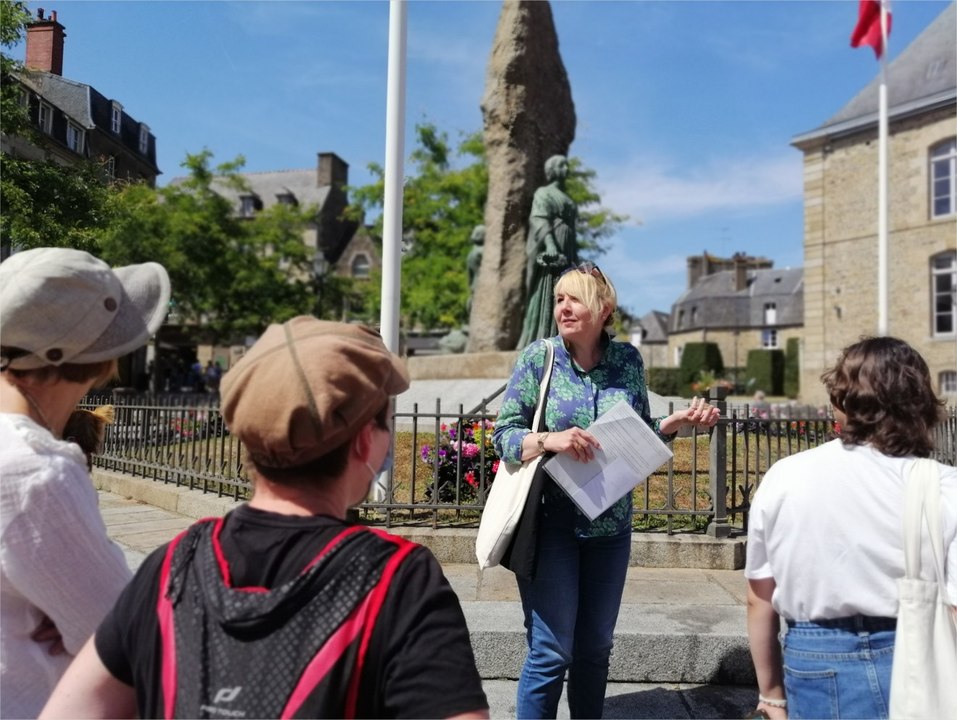 Si les sculptures de Fougères pouvaient parler...