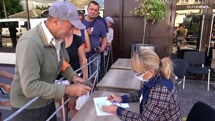 شاهد: توزيع جوازات سفر روسية في مدينة ميليتوبول الأوكرانية