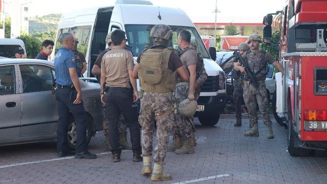 9 kişiyi rehin aldı, özel harekat operasyon yaptı
