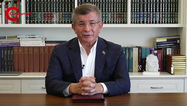 Ahmet Davutoğlu'ndan gece yarısı flaş 15 Temmuz paylaşımı: Erdoğan'a demediğini bırakmadı