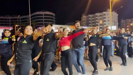 Kalbimsin Şarkısı ile Grup Dans Akımında Biz Daha iyiyiz! Dediler Muhteşem Dev Kadro Dans Gösterisi