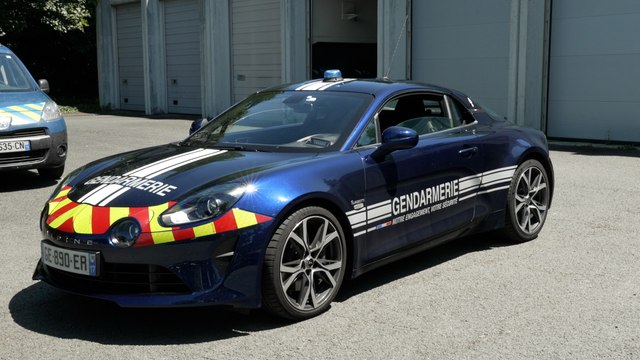 Avec les gendarmes et leur Alpine A110, 252 chevaux prêts à bondir