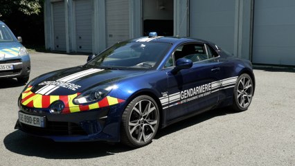 À bord de l'Alpine A110 de la gendarmerie, qui traque les chauffards en excès de vitesse