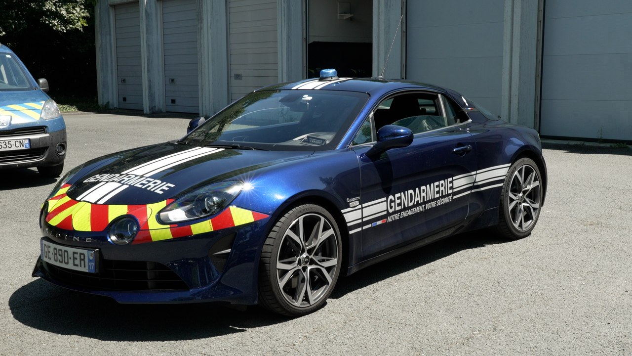 À bord de l'Alpine A110 de la gendarmerie, qui traque les chauffards en excès de vitesse