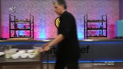 MasterChef'te Mehmet Usta'dan hayat hikâyesiyle duygulandıran yarışmacıya: Kılık değiştirmek zorunda kalıp iş bulabildiyseniz, bu bizim ayıbımız