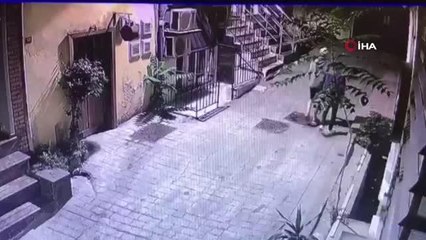 Taksim'de evlere dadanan şüpheliyi dövmesi ele verdi