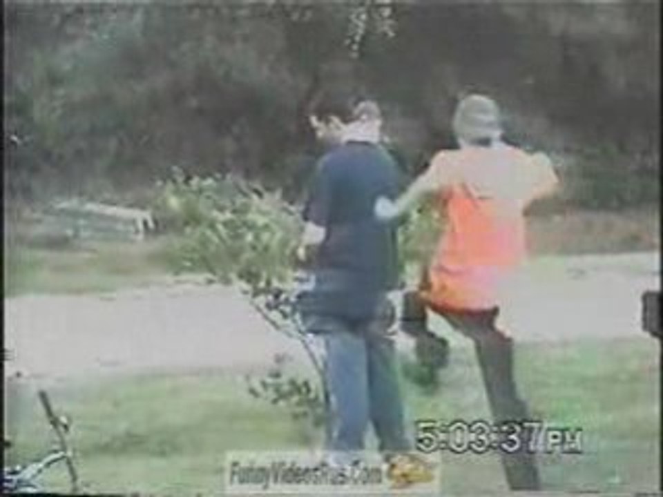Moron Gets Bruce Lee Kicked